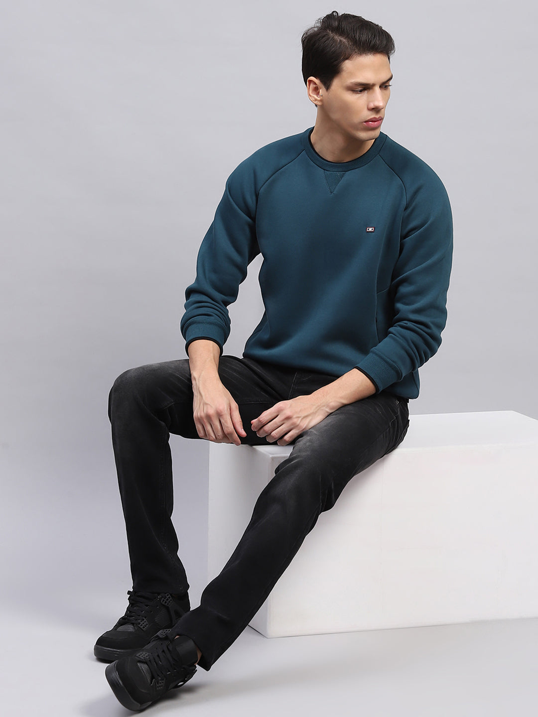 Men Teal Blue Solid Round Neck Full Sleeve Sweatshirt