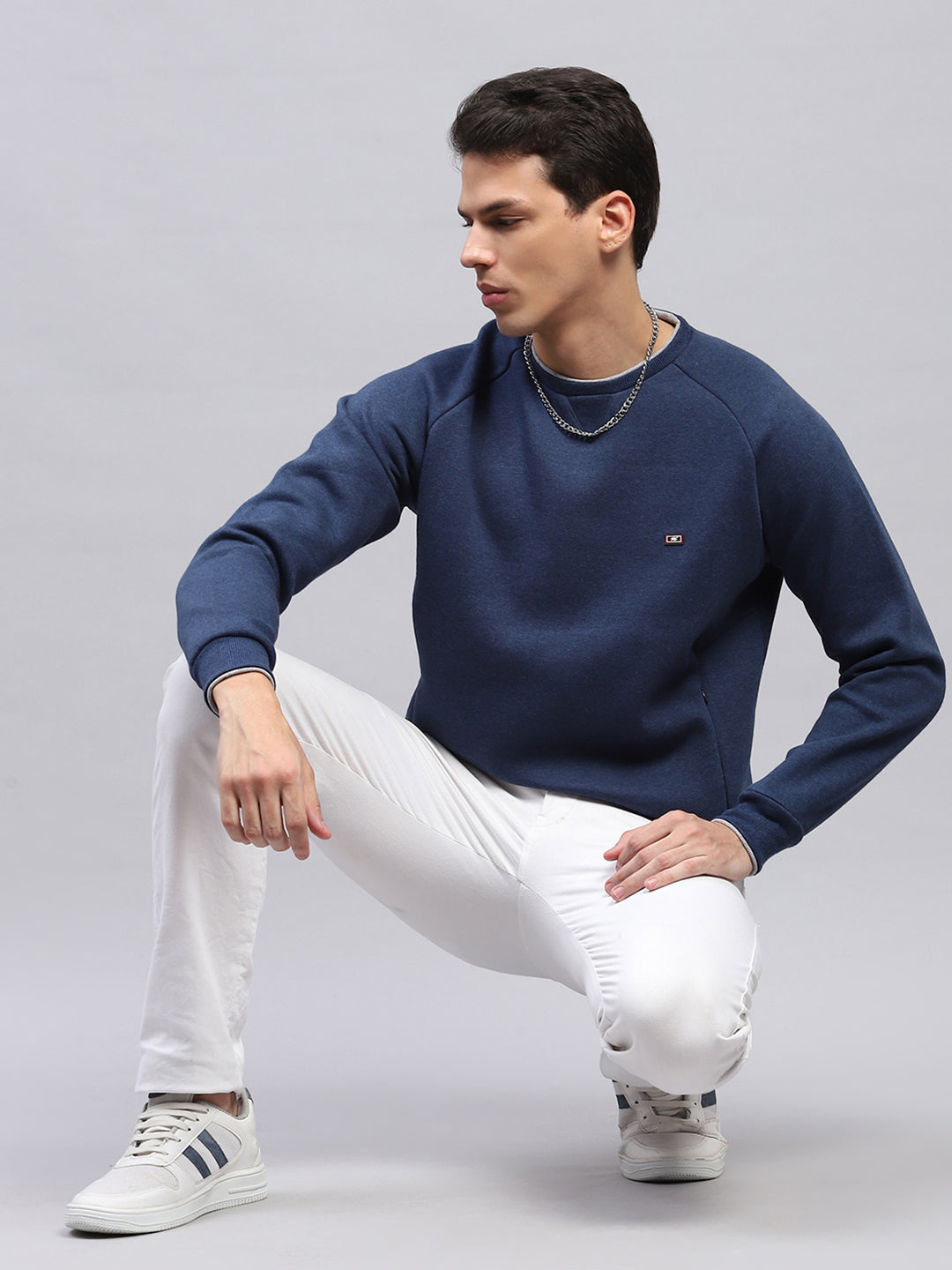 Men Blue Solid Round Neck Full Sleeve Sweatshirt