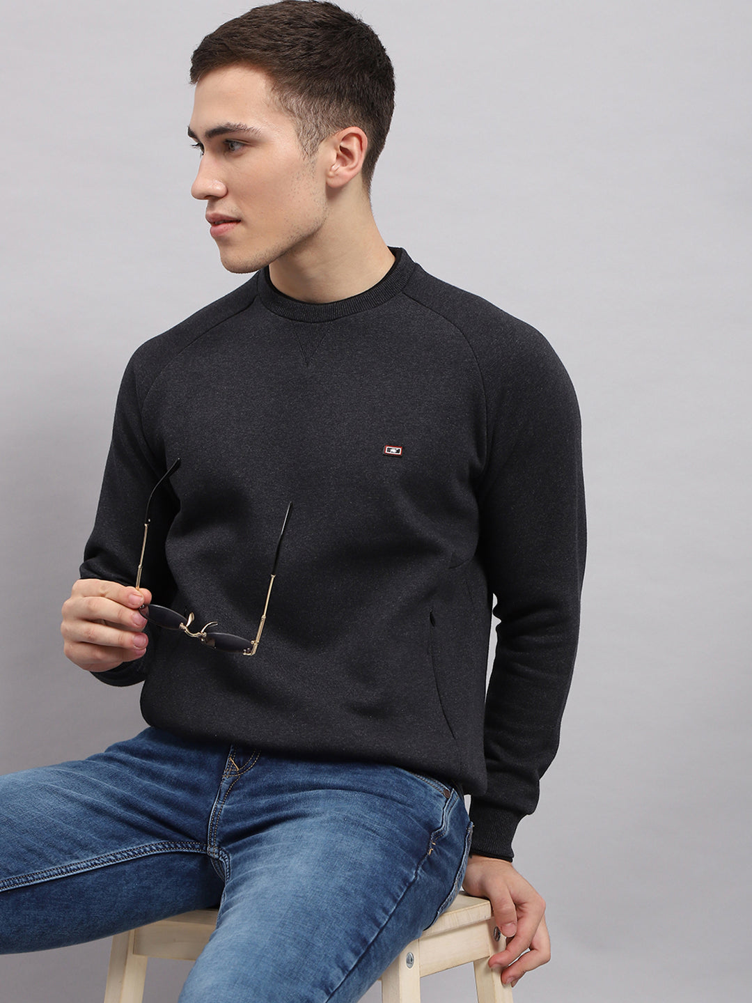 Men Black Solid Round Neck Full Sleeve Sweatshirt