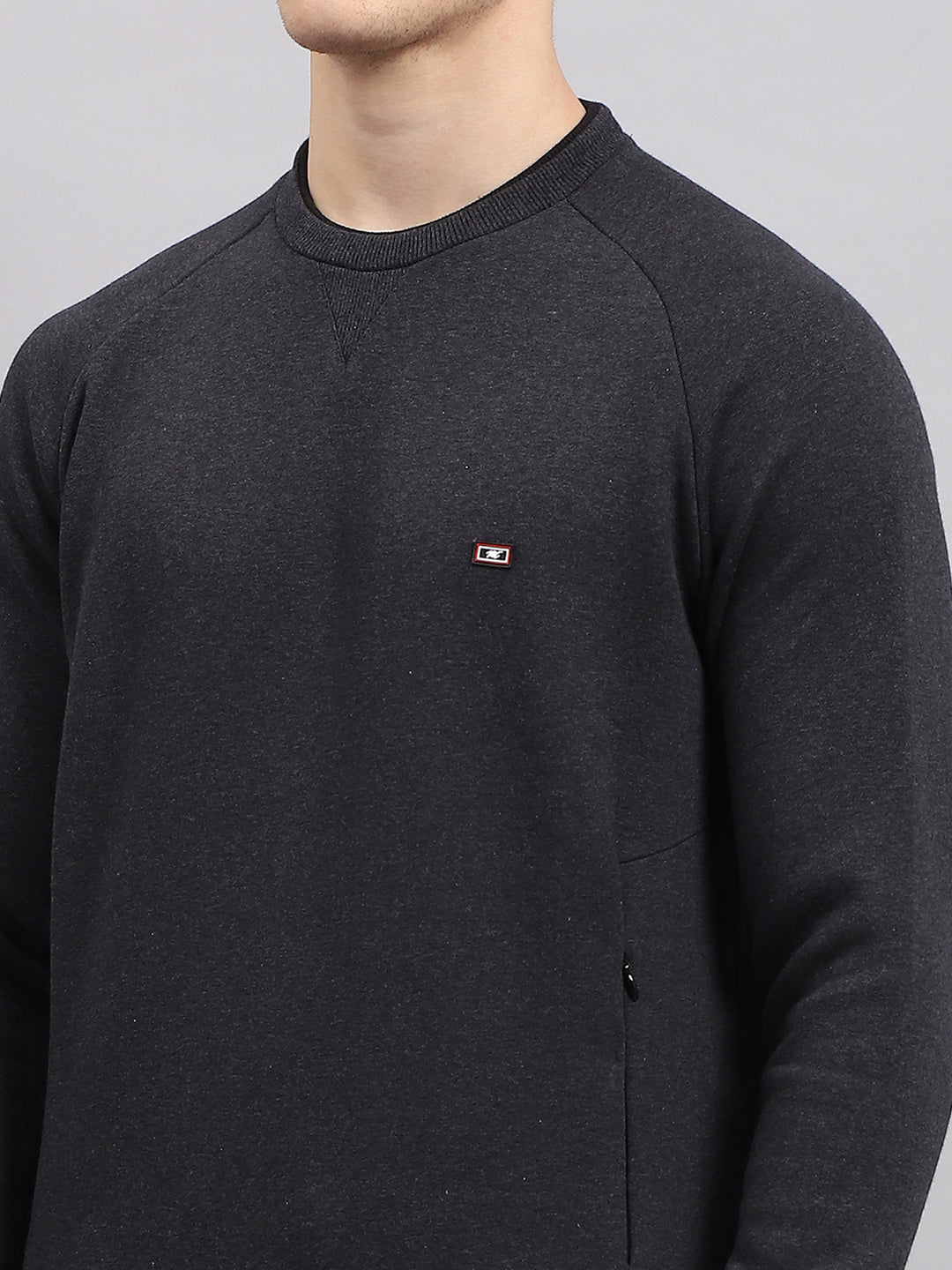 Men Black Solid Round Neck Full Sleeve Sweatshirt