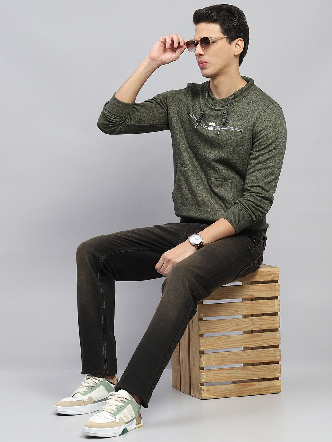 Men Green Solid Round Neck Full Sleeve Sweatshirt