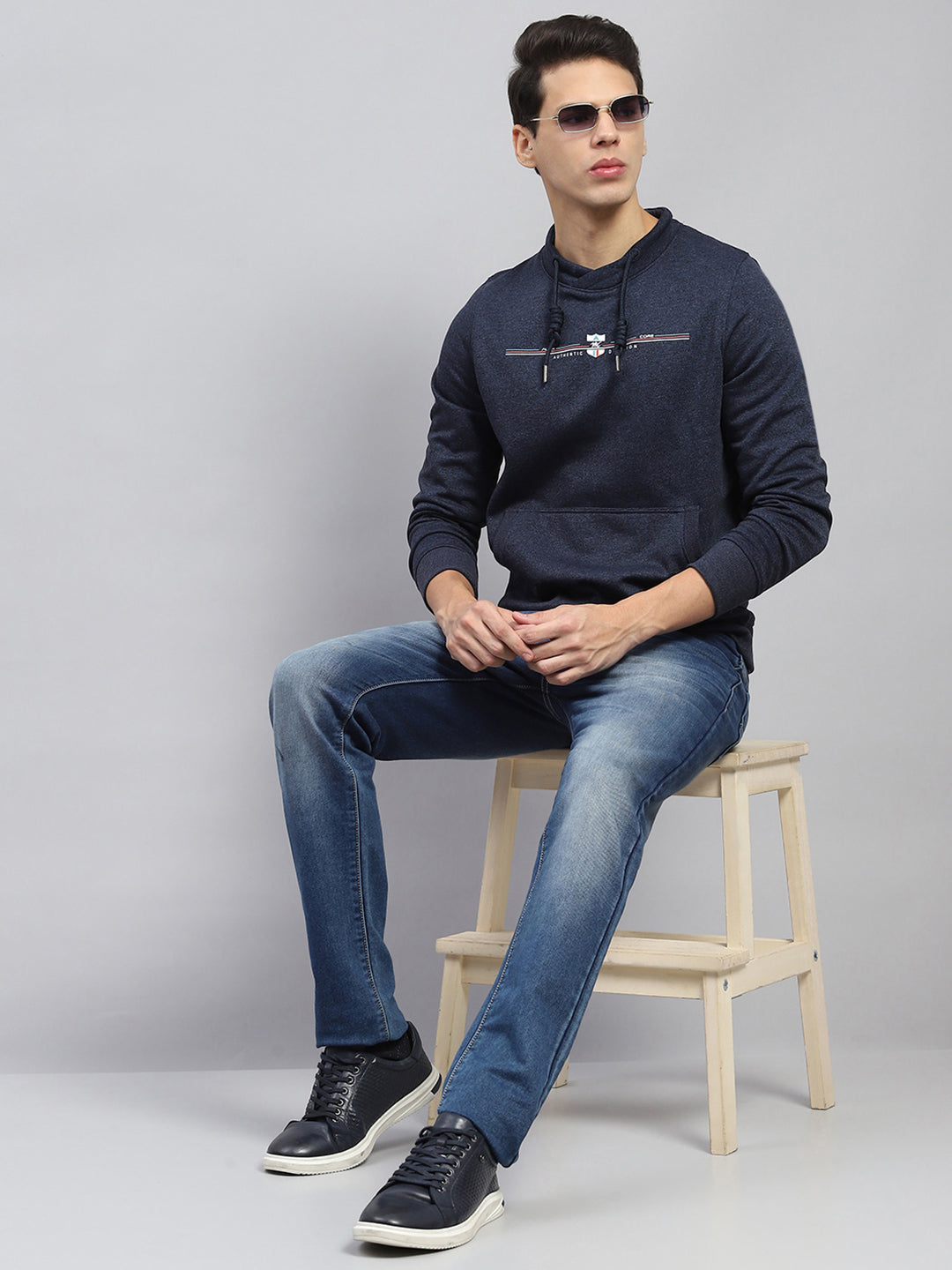 Men Navy Blue Solid Round Neck Full Sleeve Sweatshirt