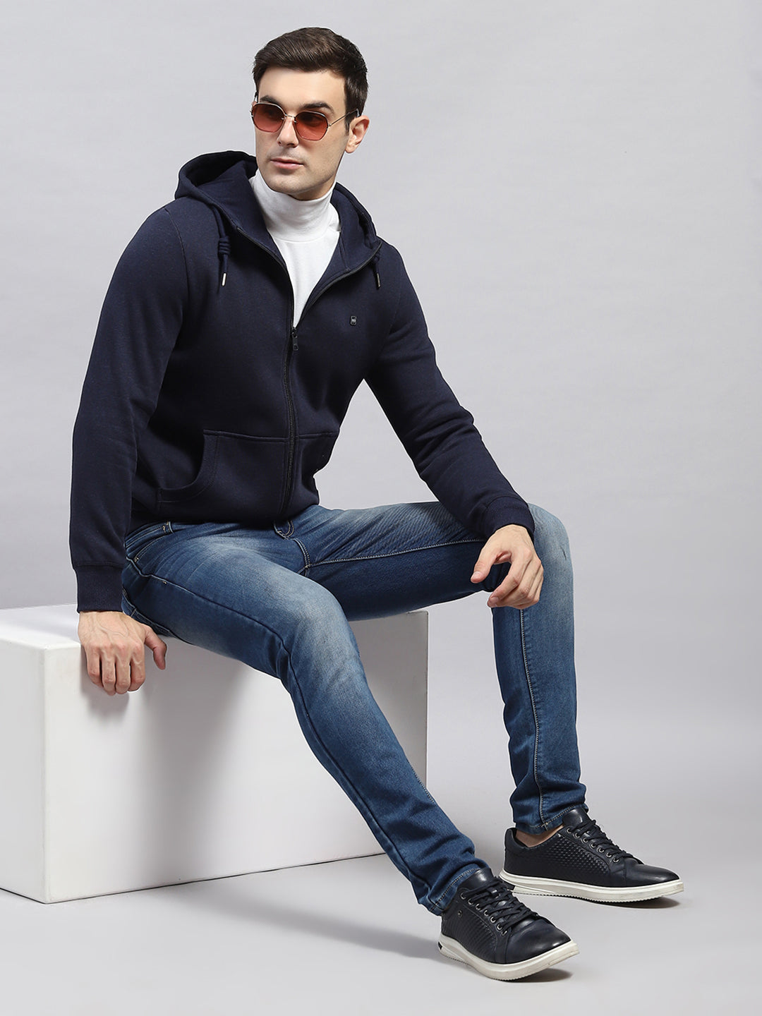 Men Navy Blue Solid Hooded Full Sleeve Sweatshirt