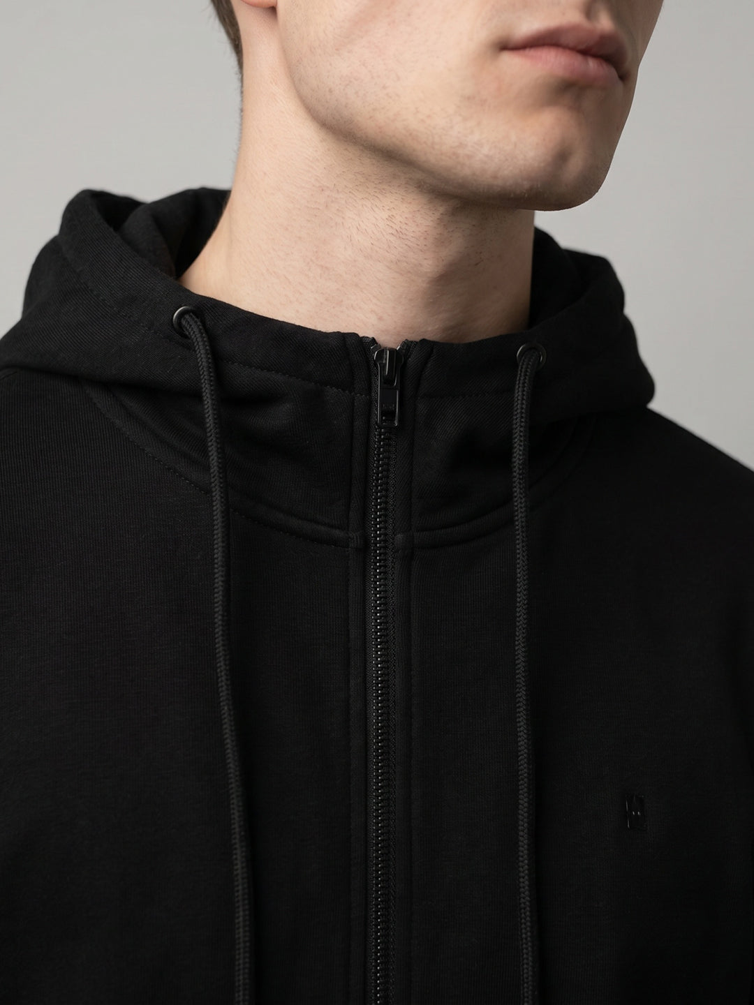 Men Black Solid Hooded Full Sleeve Sweatshirt