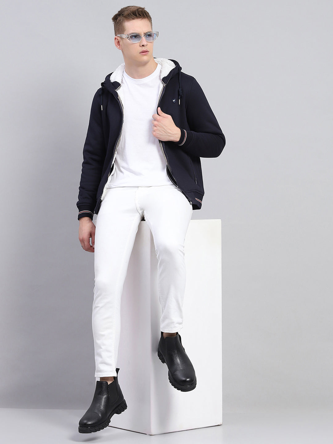 Men Navy Blue Solid Hooded Full Sleeve Sweatshirt