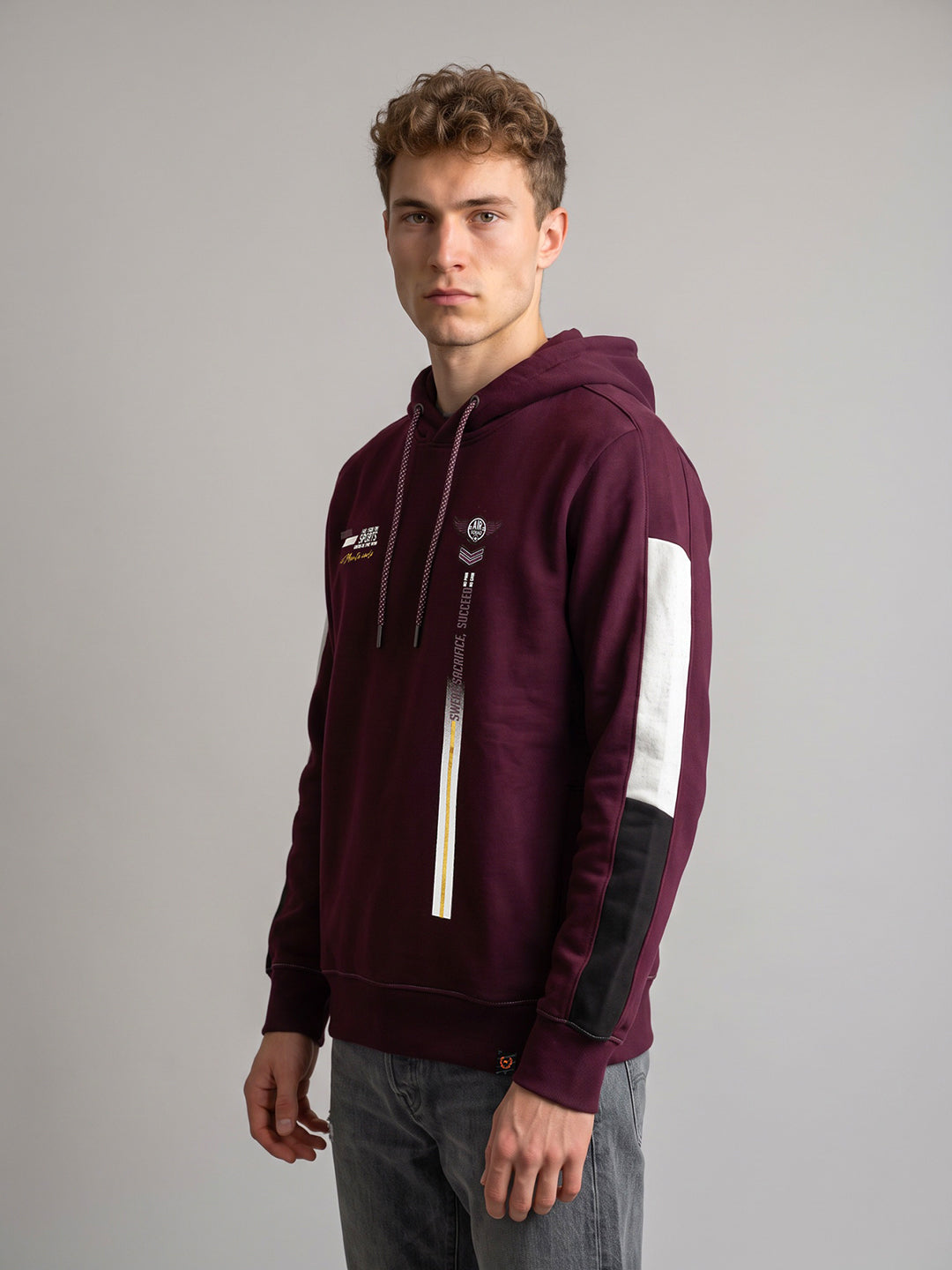 Men Maroon Solid Hooded Full Sleeve Sweatshirt