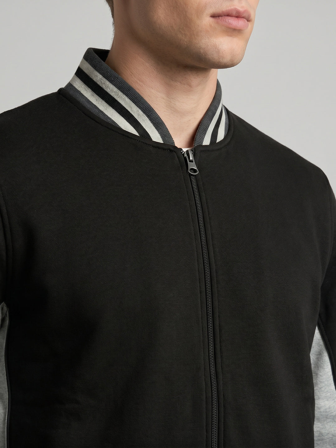 Men Black Solid Collar Full Sleeve Sweatshirt