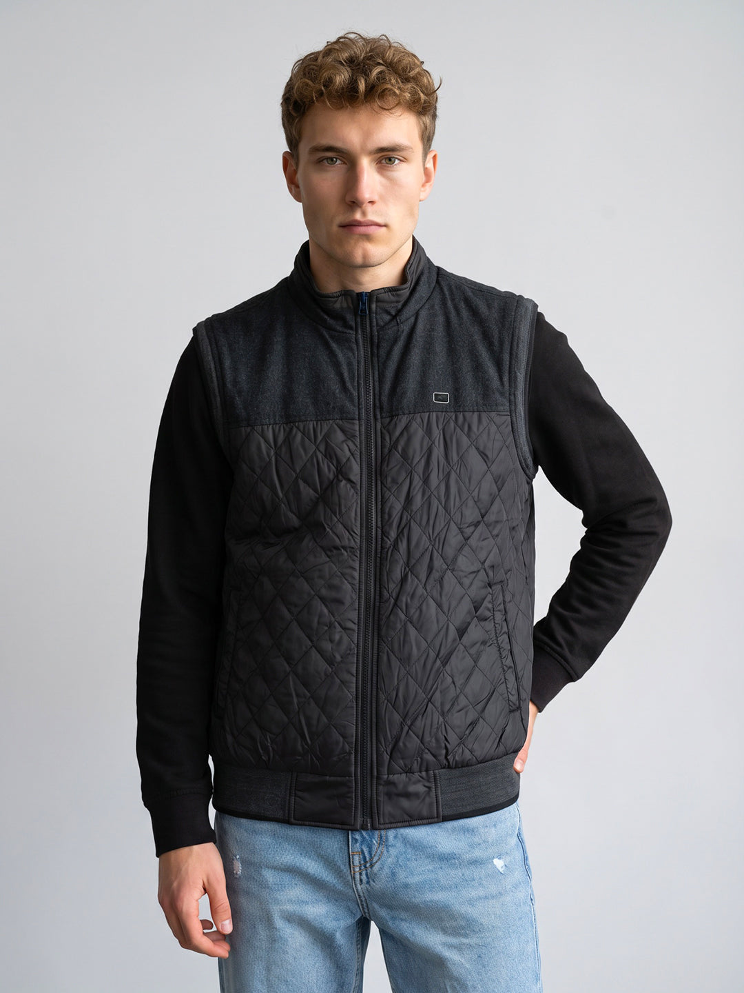 Men Grey Melange Turtle Neck Sleeveless Reversible Knitted Jacket