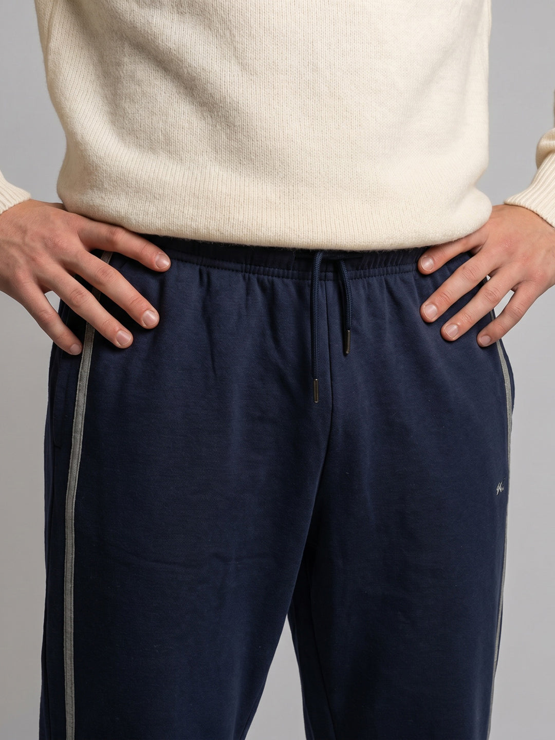 Men Blue Solid Regular Fit Winter Lower