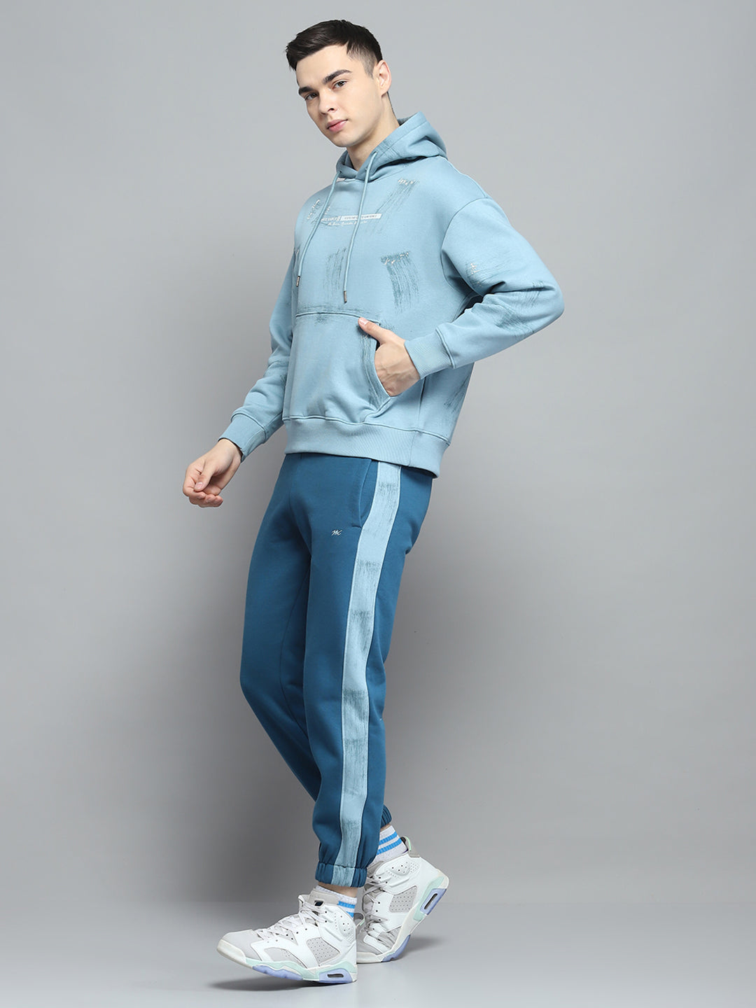 Men Blue & Teal Blue Printed Hooded Full Sleeve Winter Tracksuit