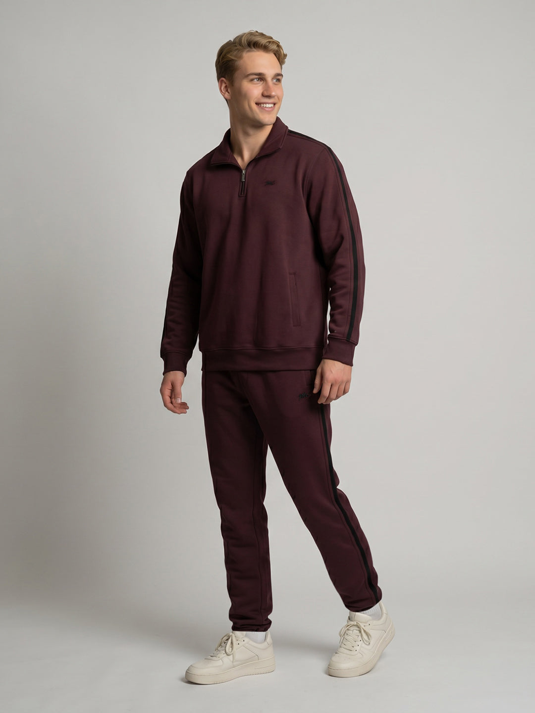 Men Maroon Solid Collar Full Sleeve Winter Tracksuit