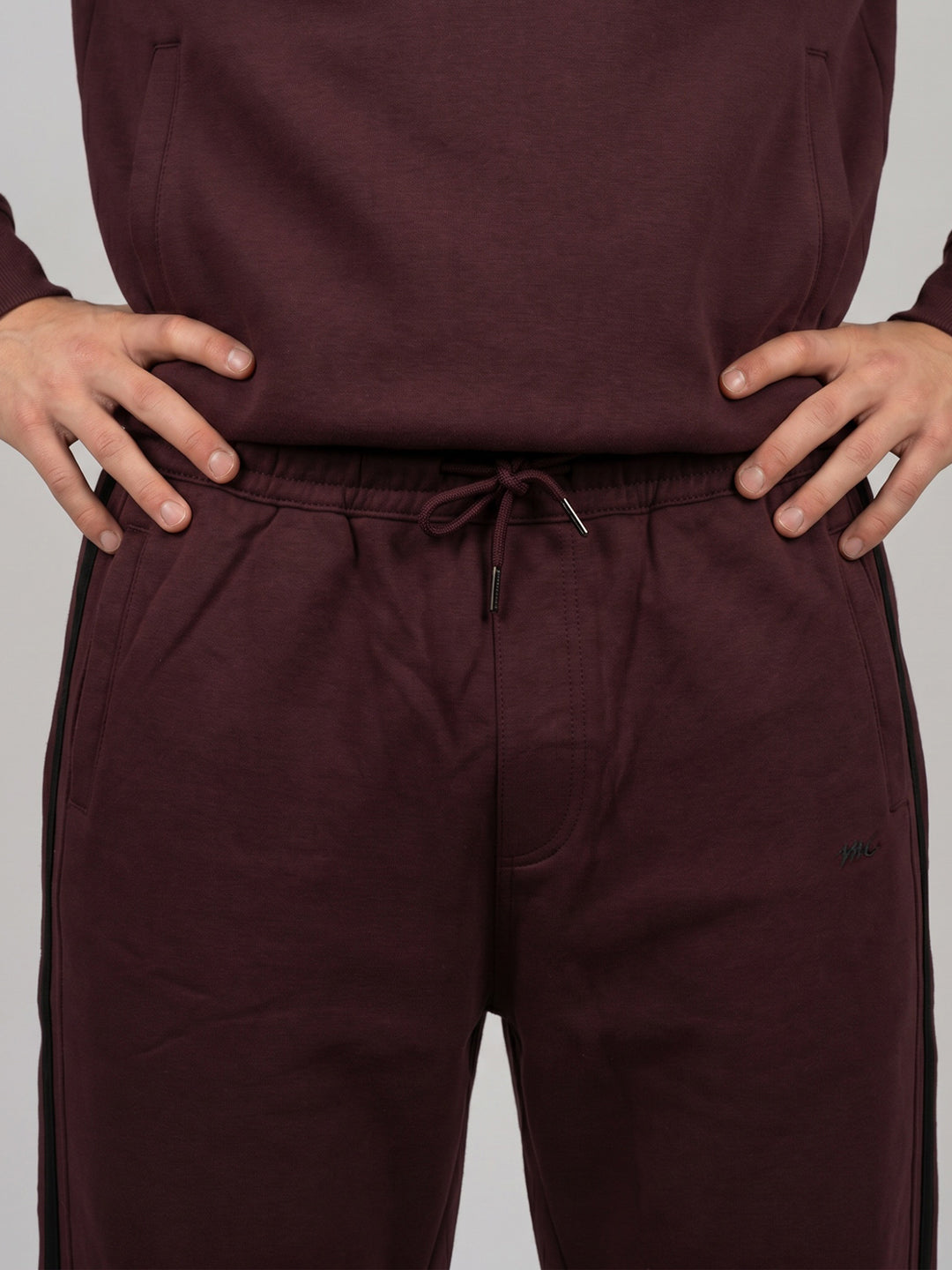 Men Maroon Solid Collar Full Sleeve Winter Tracksuit