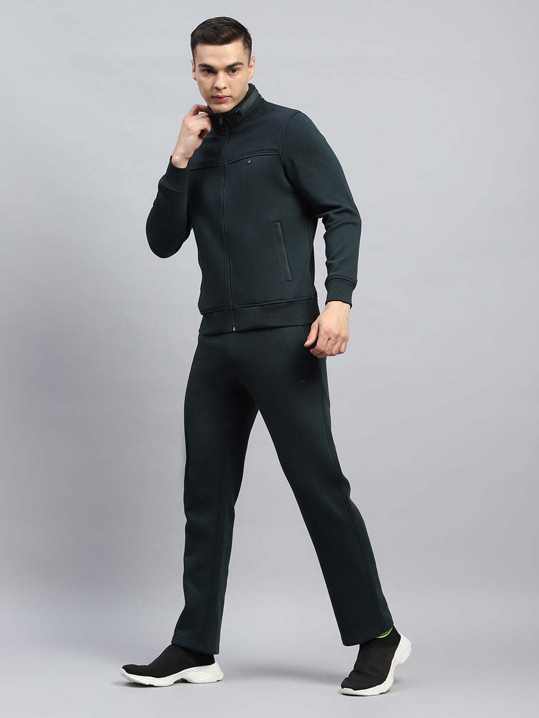 Men Green Solid Mock Neck Full Sleeve Winter Tracksuit