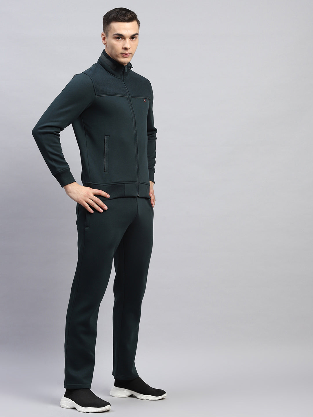 Men Green Solid Mock Neck Full Sleeve Winter Tracksuit