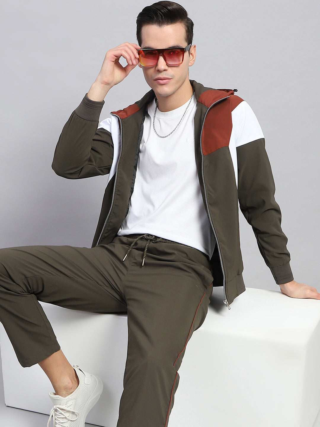 Men Olive Solid Hooded Full Sleeve Winter Tracksuit