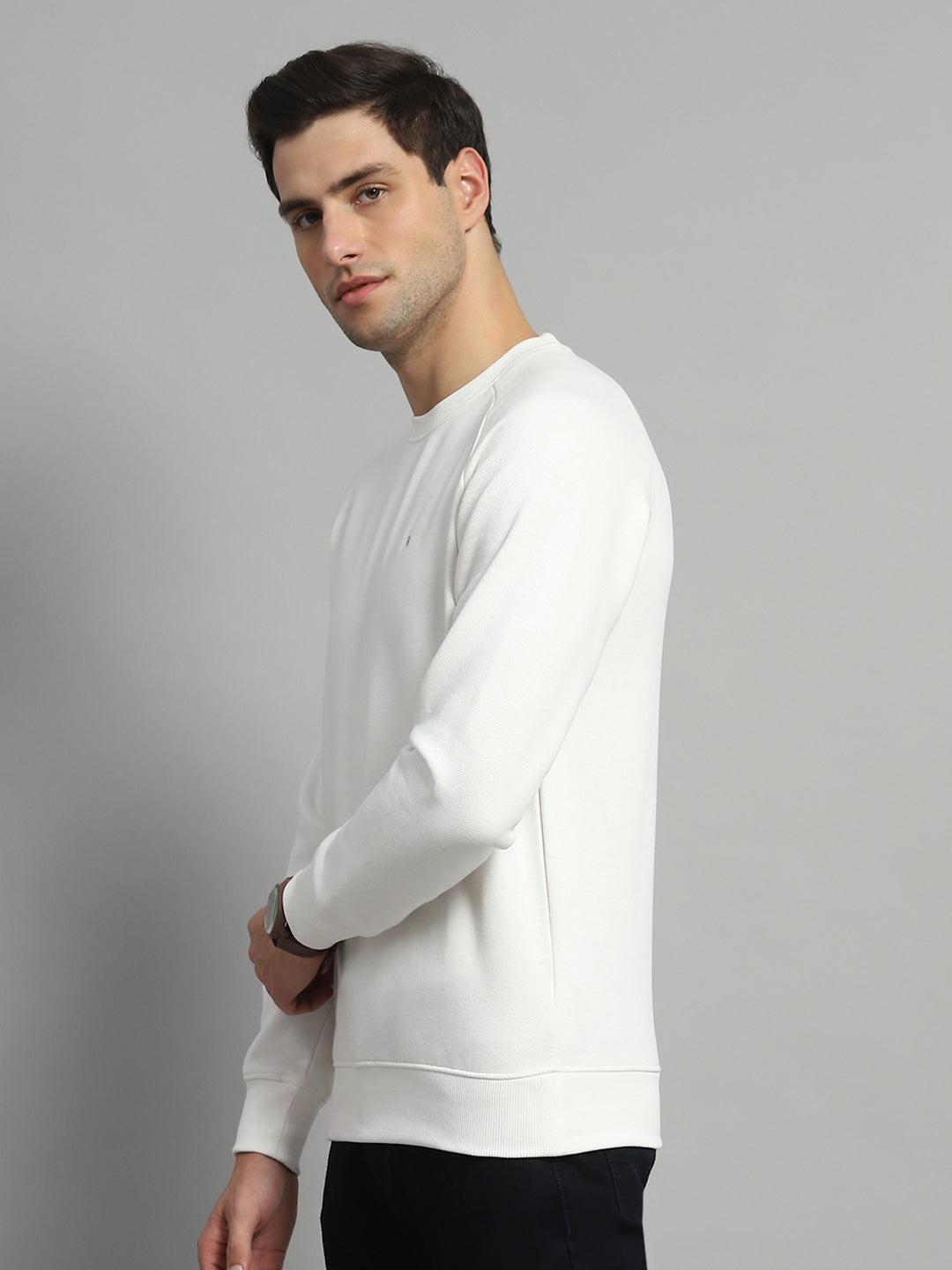 Men White Solid Round Neck Full Sleeve Sweatshirt