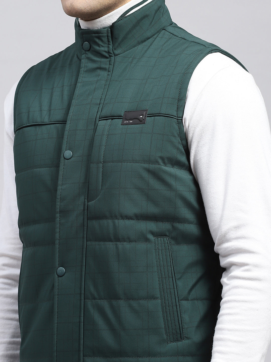 Men Green Solid Mock Neck Sleeveless Jacket