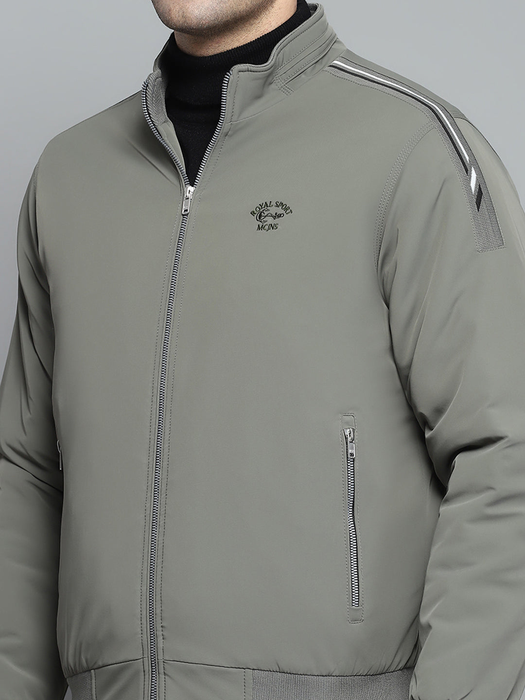 Men Green Solid Mock Neck Full Sleeve Jacket