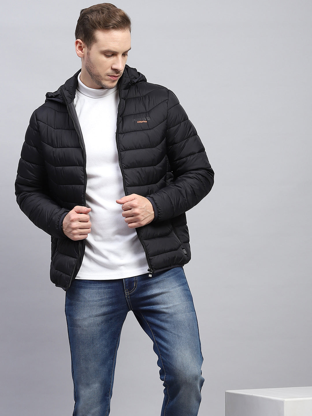 Men Black Solid Hooded Full Sleeve Heating Jacket
