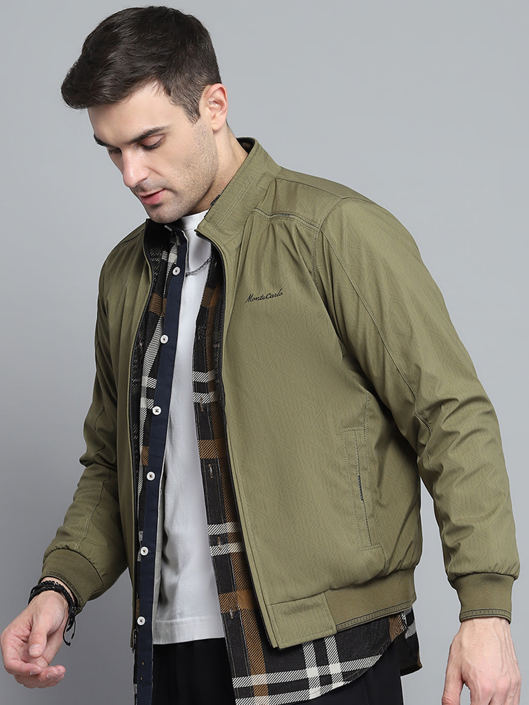 Men Green Solid Mock Neck Full Sleeve Jacket