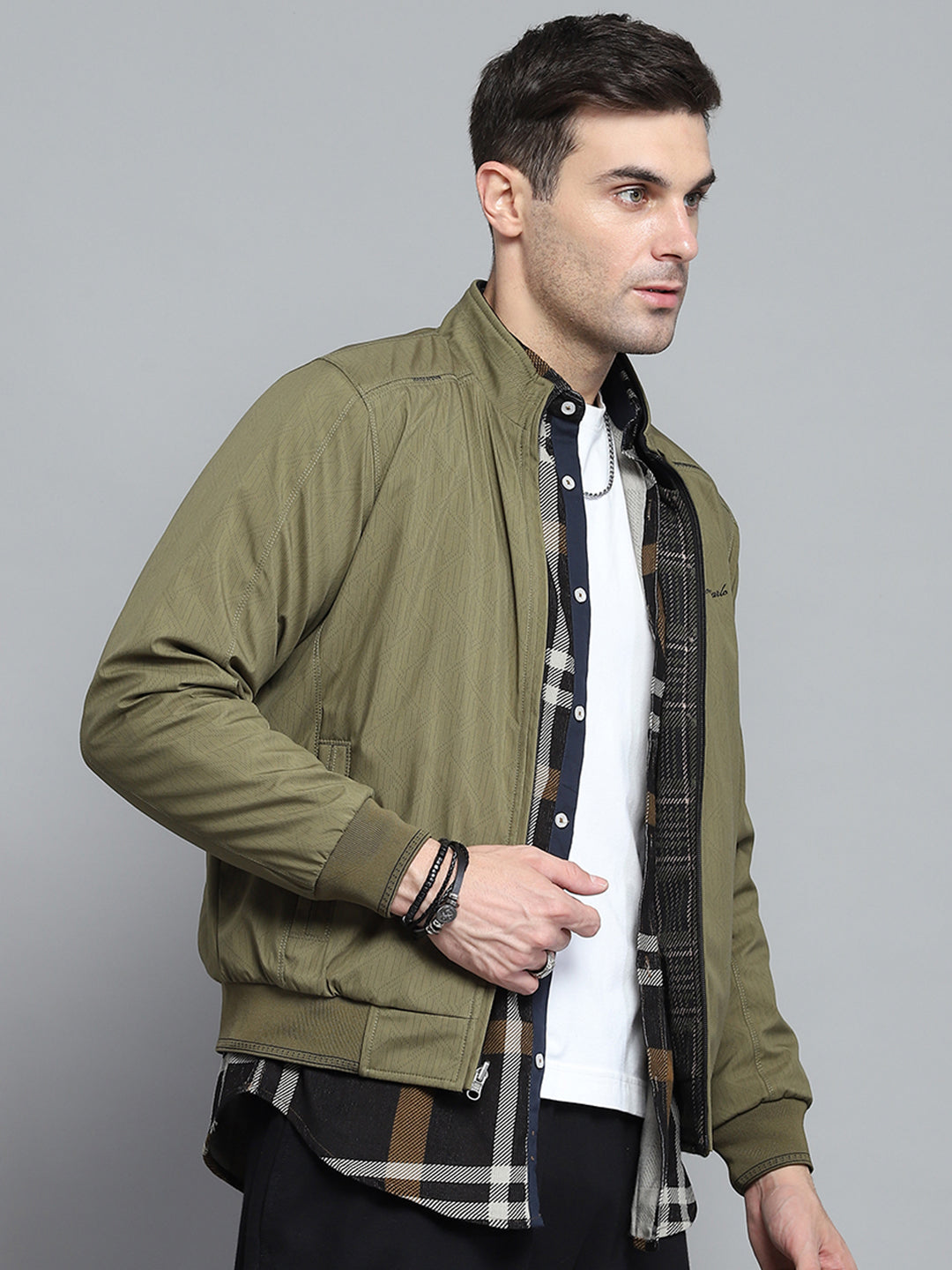 Men Green Solid Mock Neck Full Sleeve Jacket