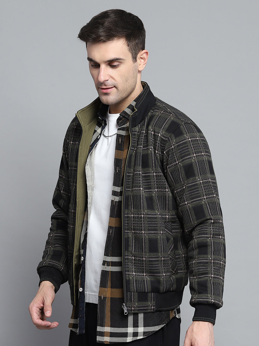 Men Green Solid Mock Neck Full Sleeve Jacket