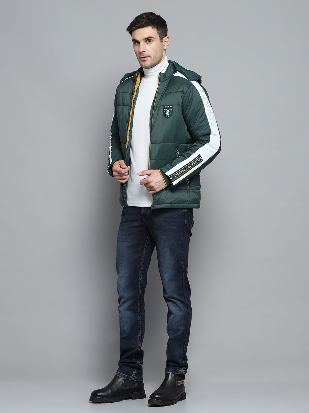 Men Green Solid Hooded Full Sleeve Jacket