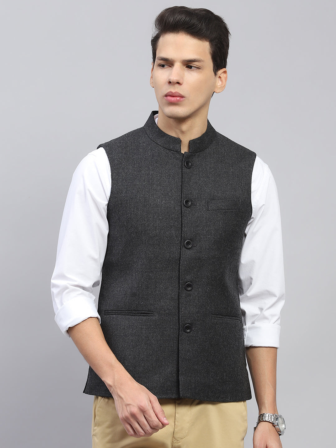 Men Charcoal Solid Mock Neck Sleeveless Jacket