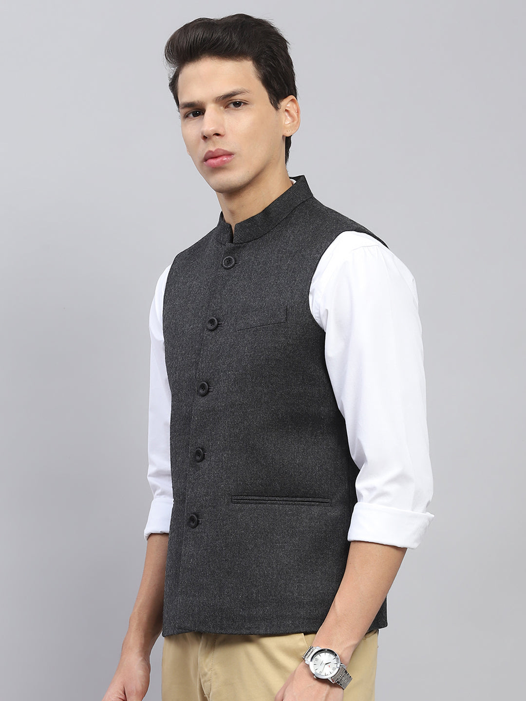 Men Charcoal Solid Mock Neck Sleeveless Jacket