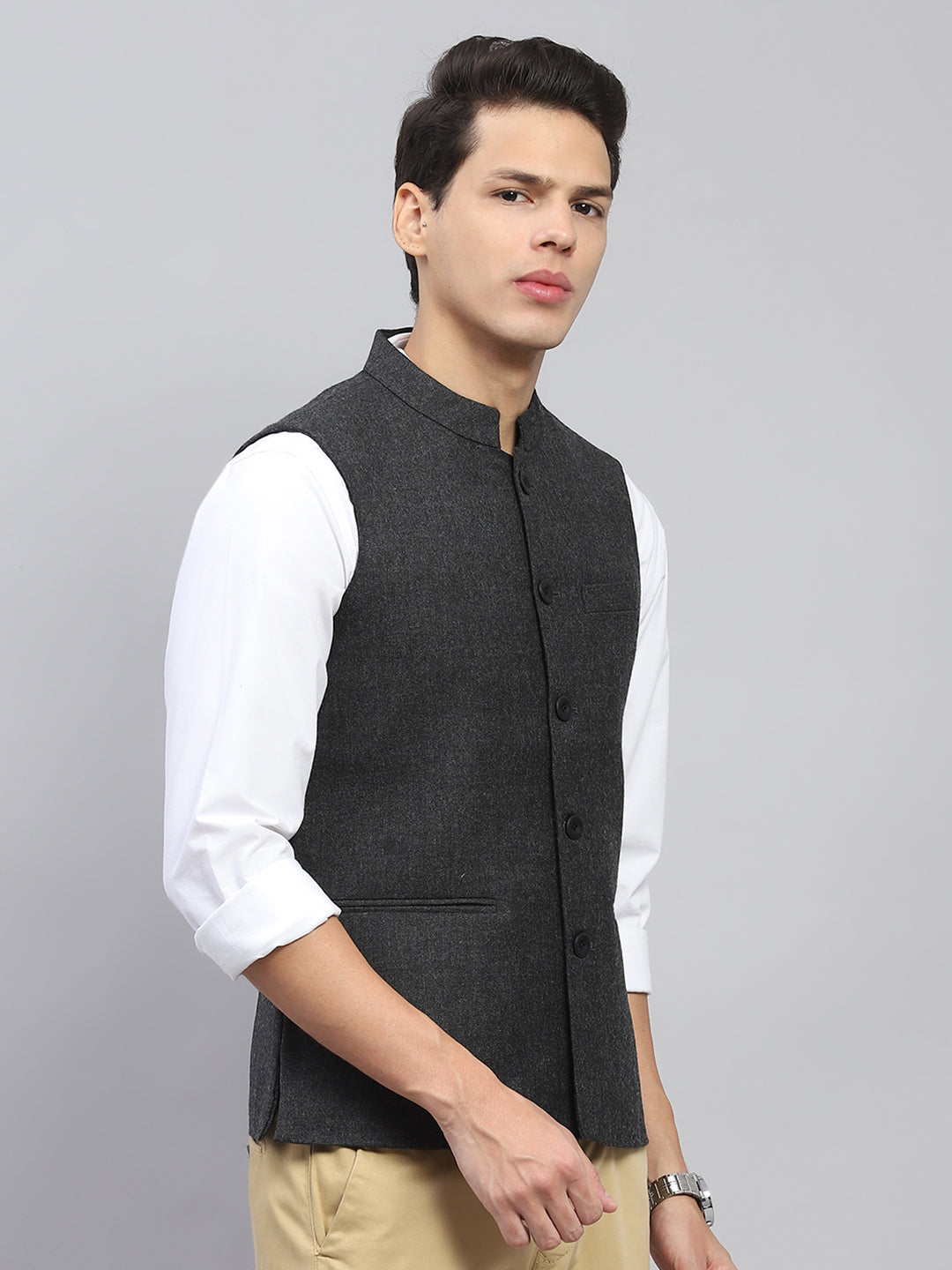 Men Charcoal Solid Mock Neck Sleeveless Jacket