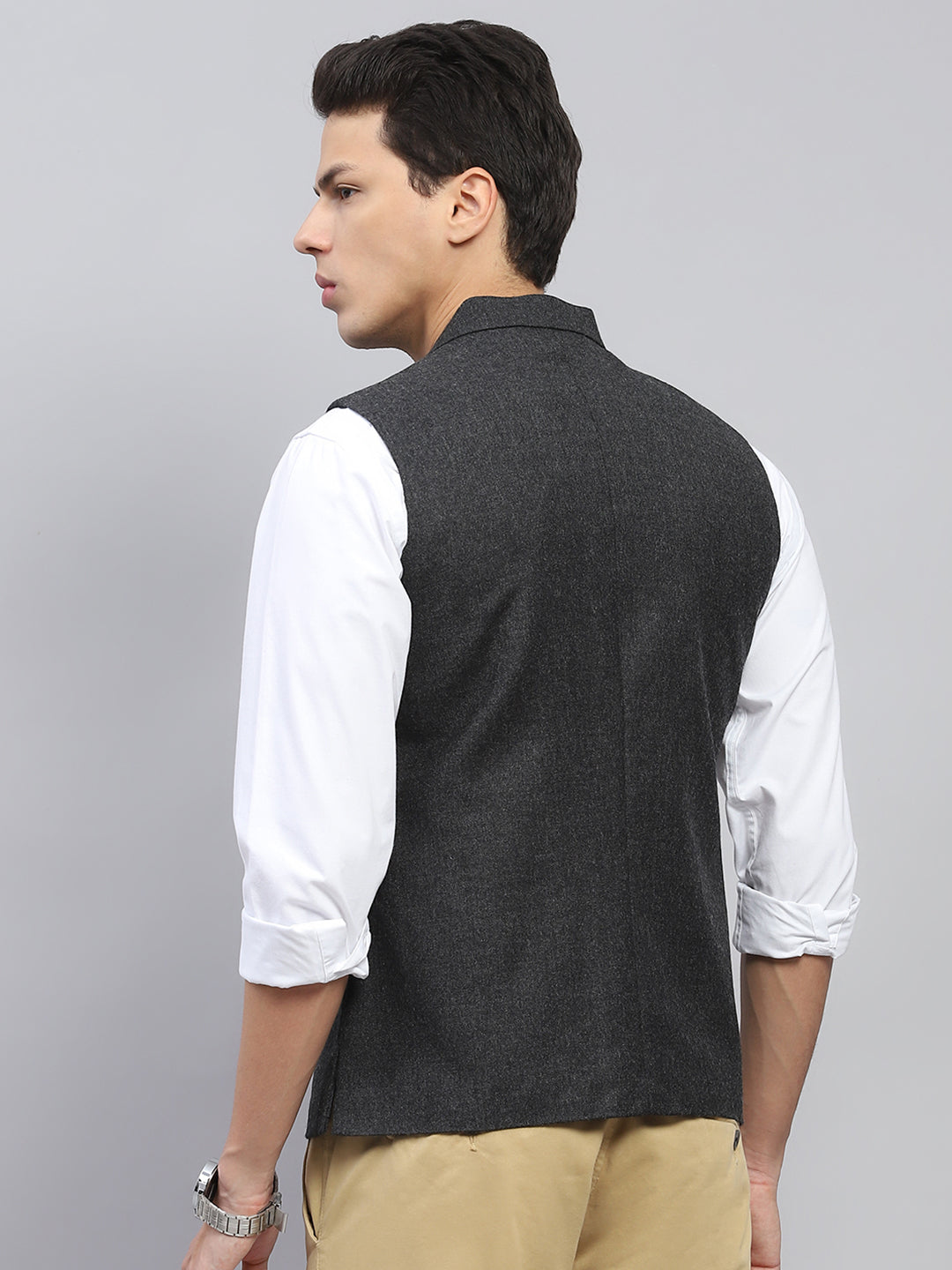 Men Charcoal Solid Mock Neck Sleeveless Jacket