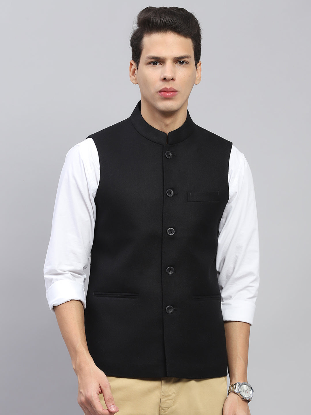 Men Black Solid Mock Neck Sleeveless Jacket