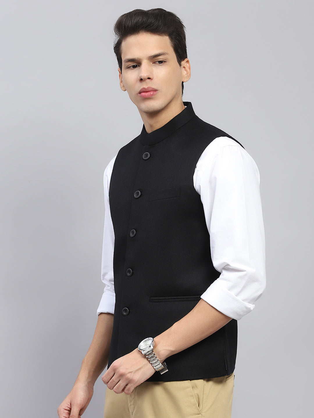 Men Black Solid Mock Neck Sleeveless Jacket