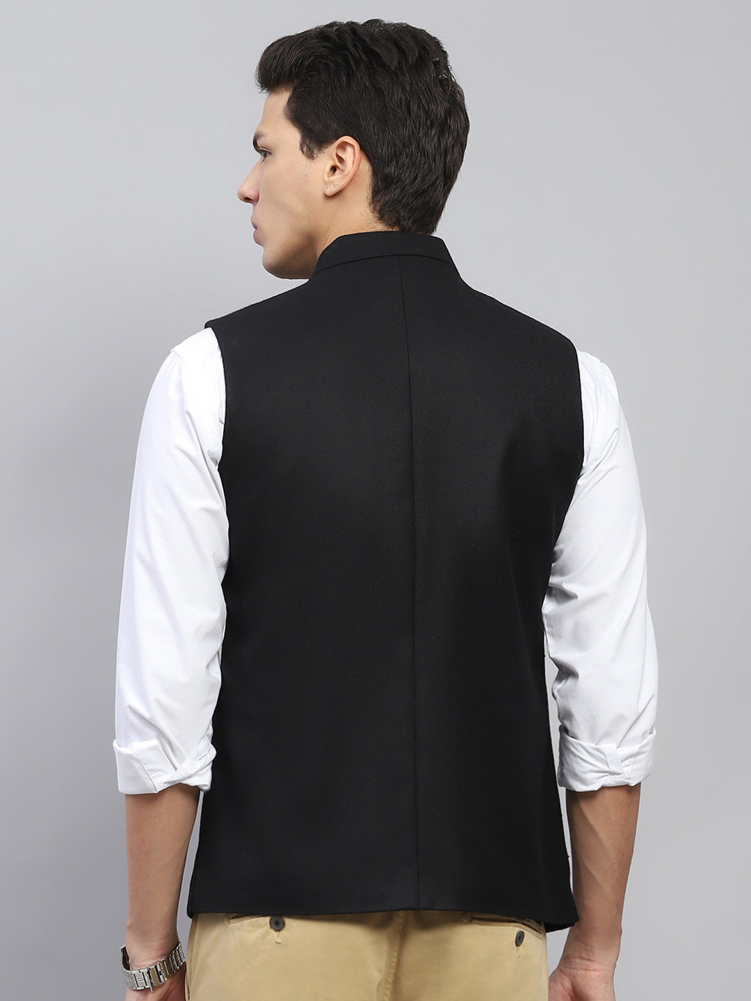Men Black Solid Mock Neck Sleeveless Jacket