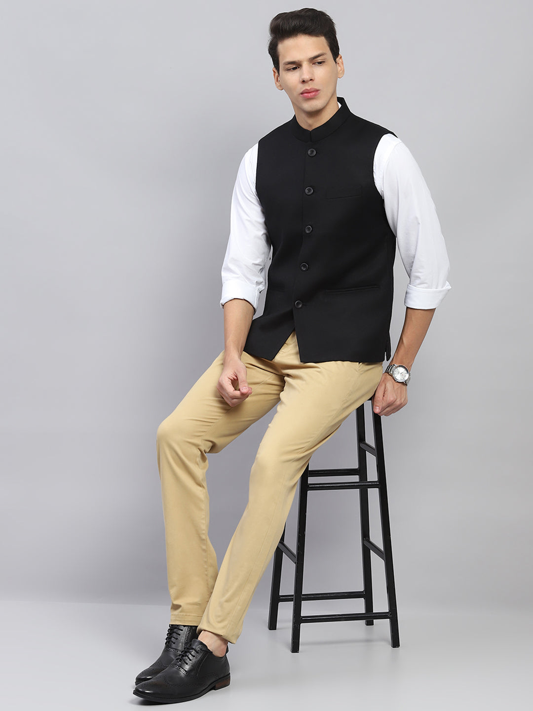 Men Black Solid Mock Neck Sleeveless Jacket