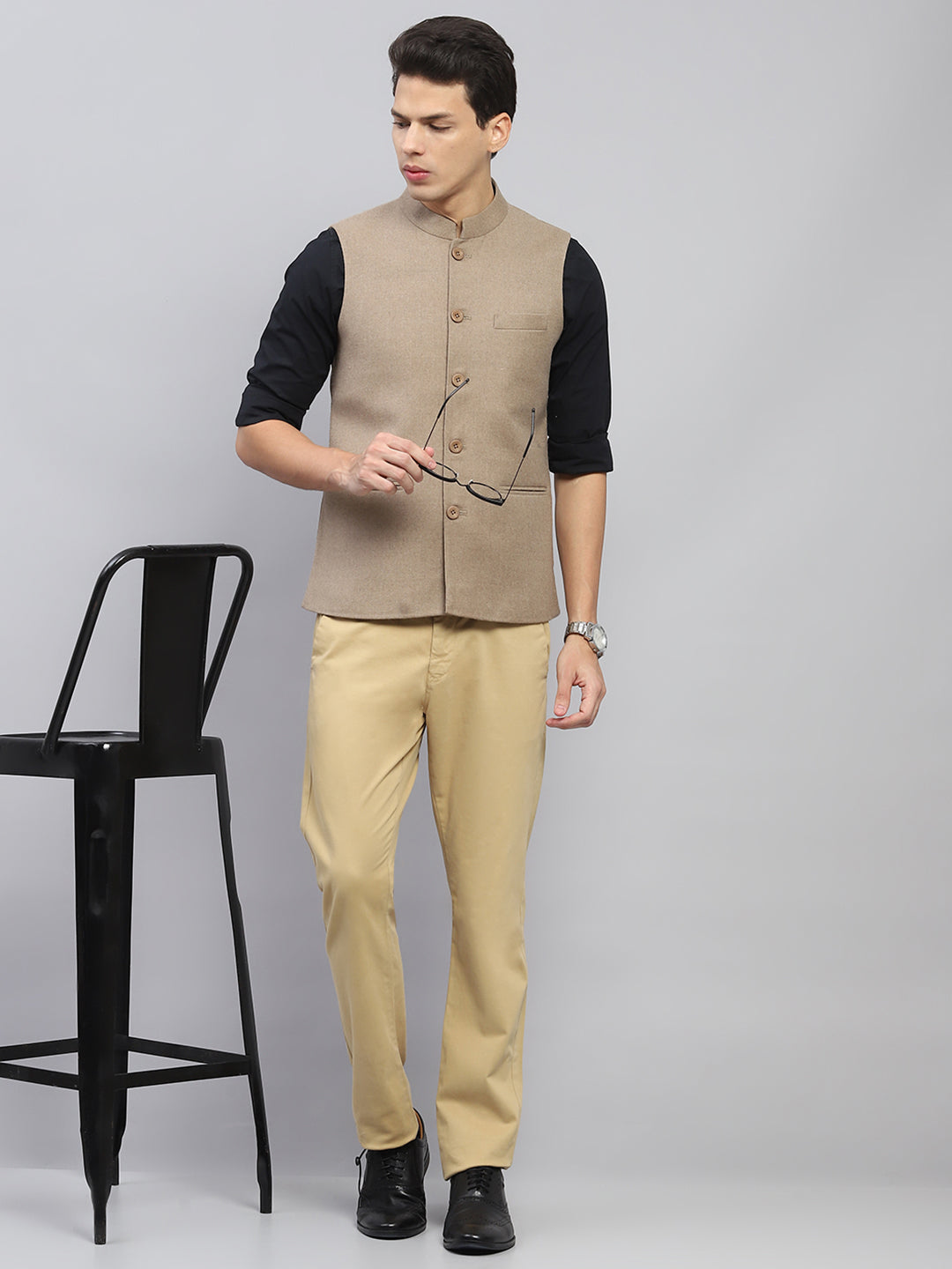 Men Beige Solid Mock Neck Sleeveless Jacket