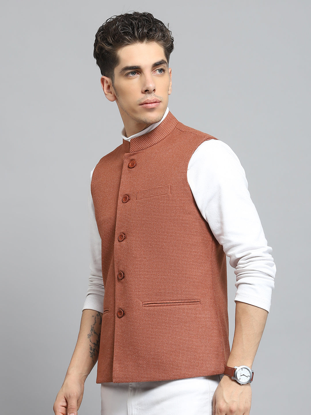 Men Orange Solid Band Collar Sleeveless Jacket