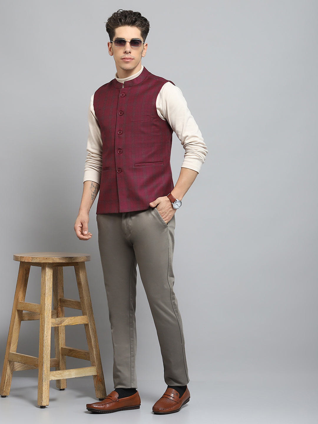 Men Maroon Solid Band Collar Sleeveless Jacket