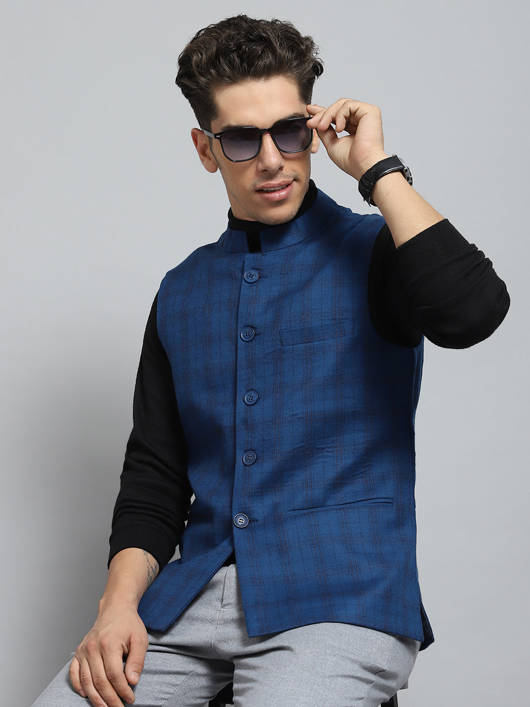 Men Black Solid Band Collar Sleeveless Jacket