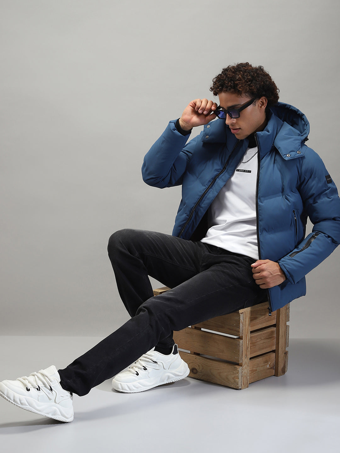 Men Blue Solid Hooded Full Sleeve Jacket