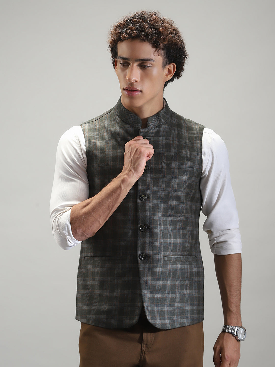 Men Olive Check Band Collar Sleeveless Jacket