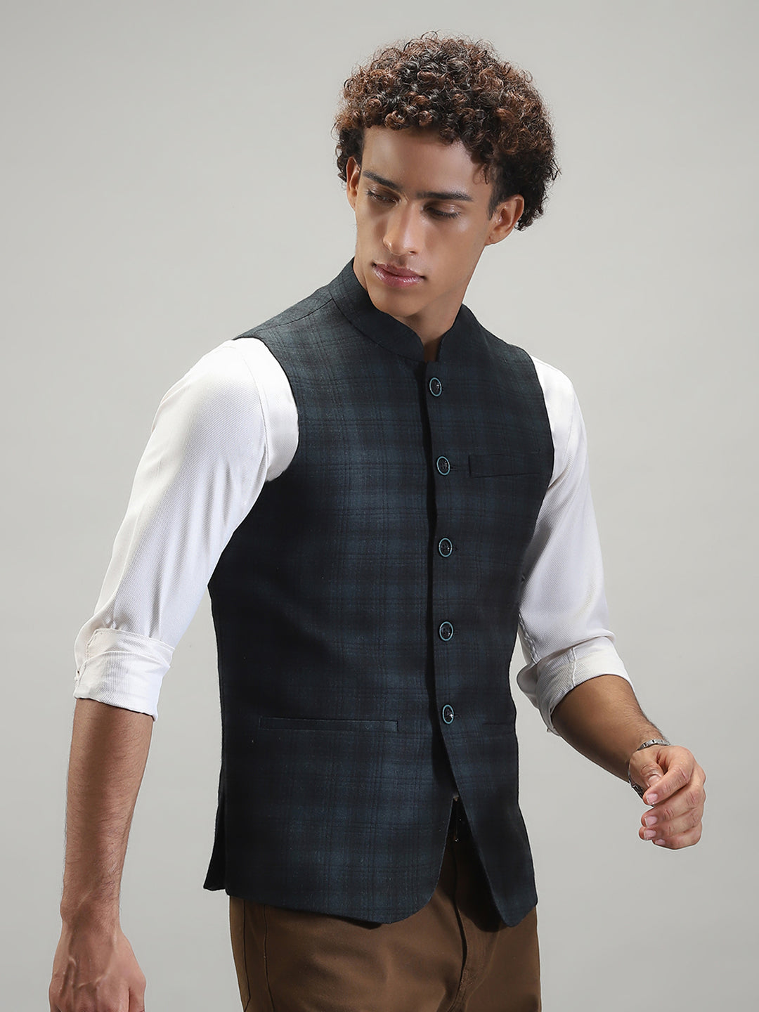 Men Green Solid Band Collar Sleeveless Nehru Jacket