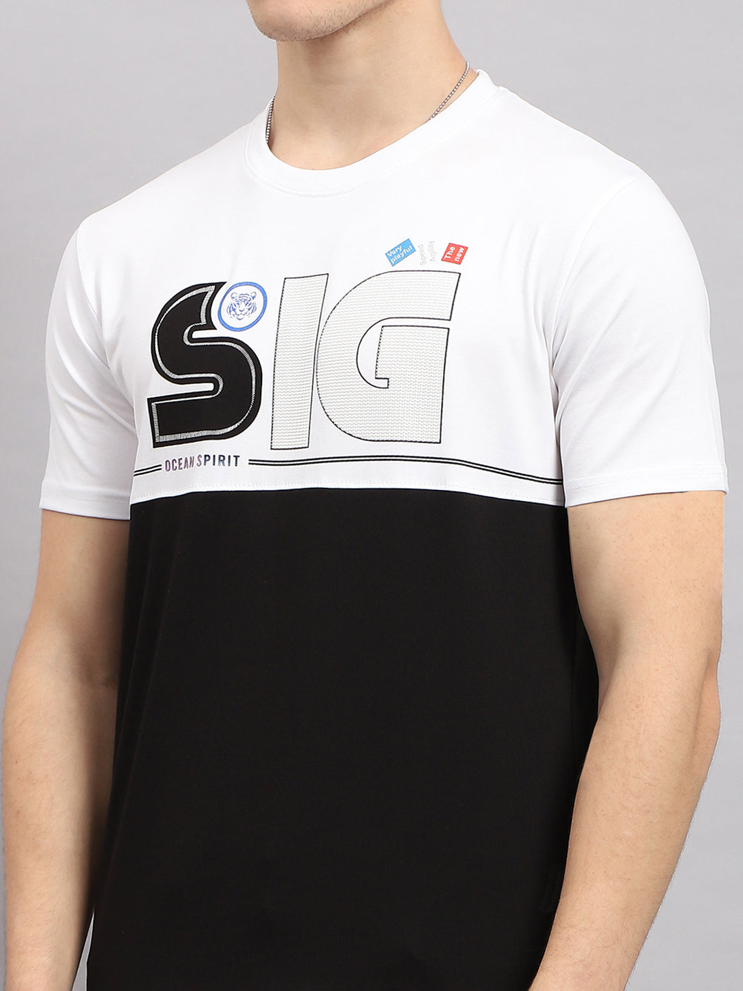 Men Black & White Printed Round Neck Half Sleeve T-Shirt