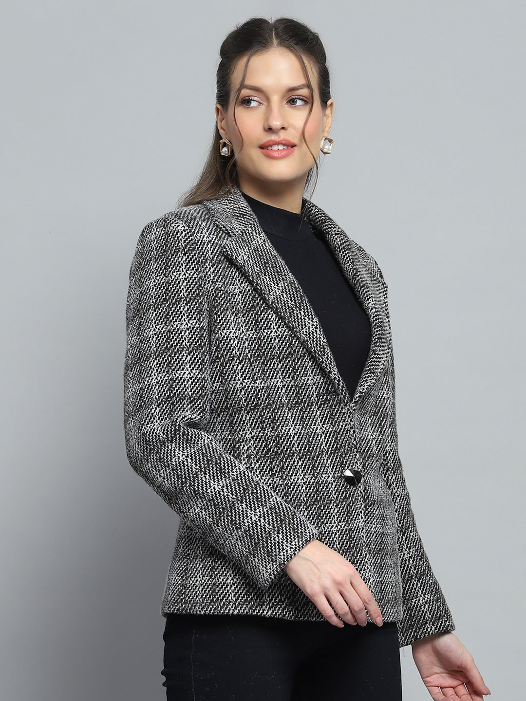 Women Black Check Notch Lapel Collar Full Sleeve Coat