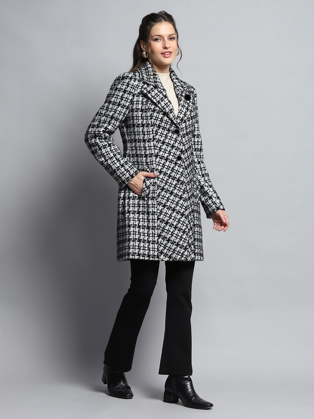 Women Black & White Check Notch Lapel Collar Full Sleeve Coat