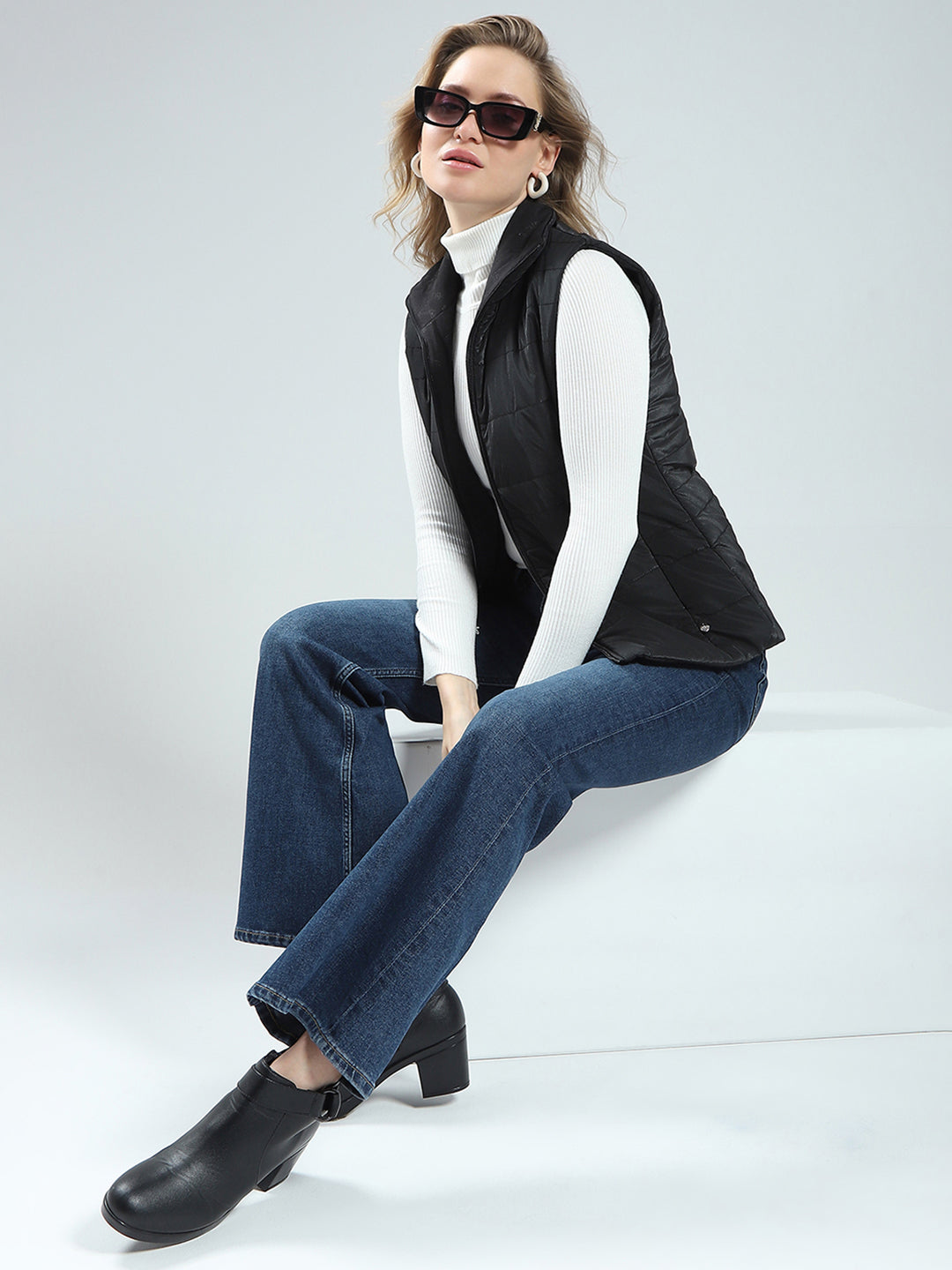 Women Black Solid Collar Sleeveless Reversible Jacket