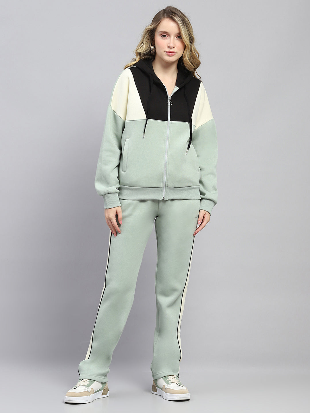 Women Green Solid Hooded Full Sleeve Tracksuit