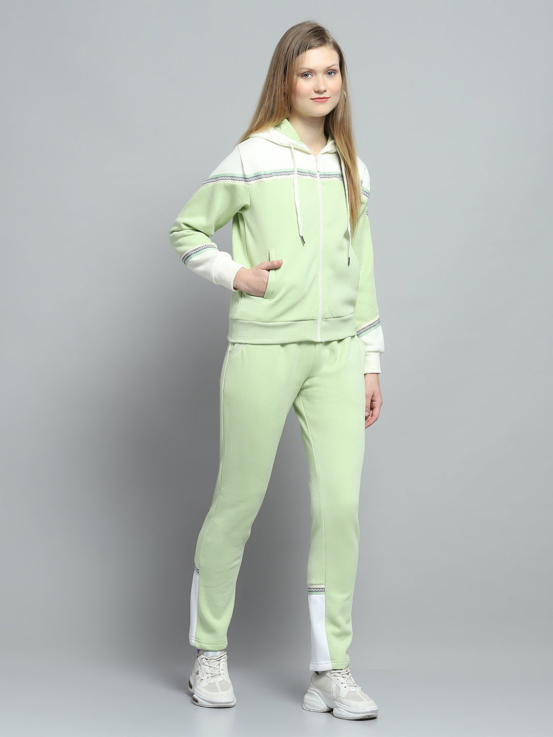 Women Green Solid Hooded Full Sleeve Tracksuit