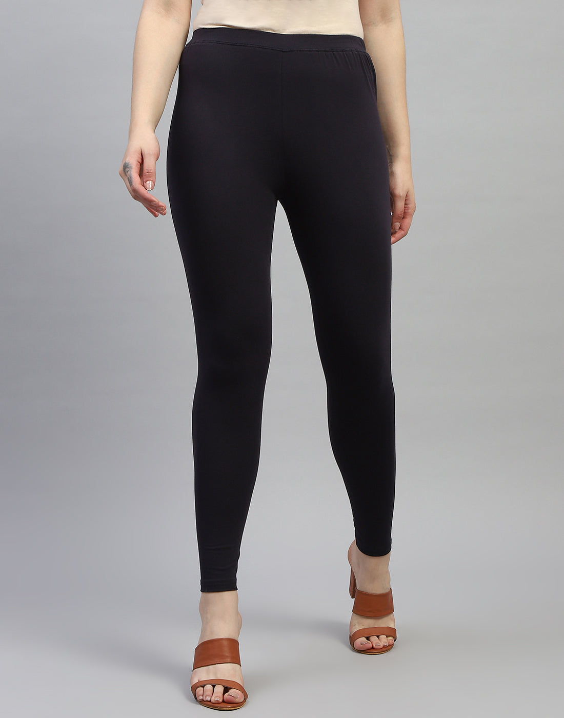 Women Black Solid Regular Fit Legging - Main Image