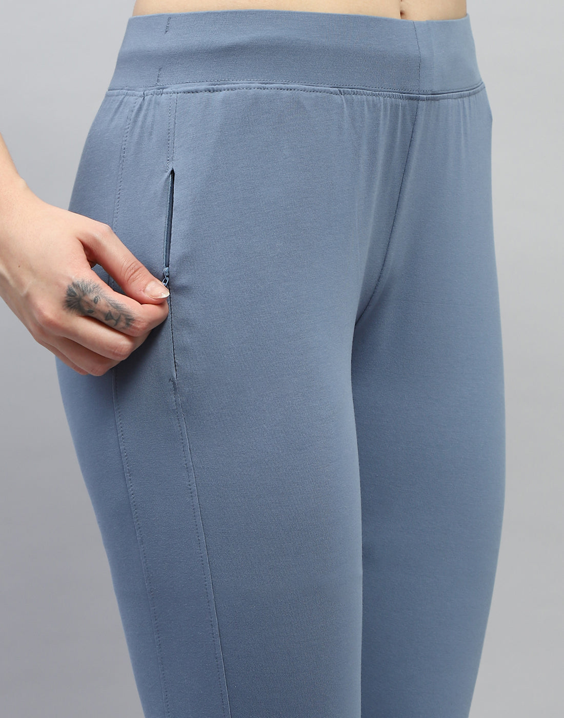 Women Grey Solid Regular Fit Capri